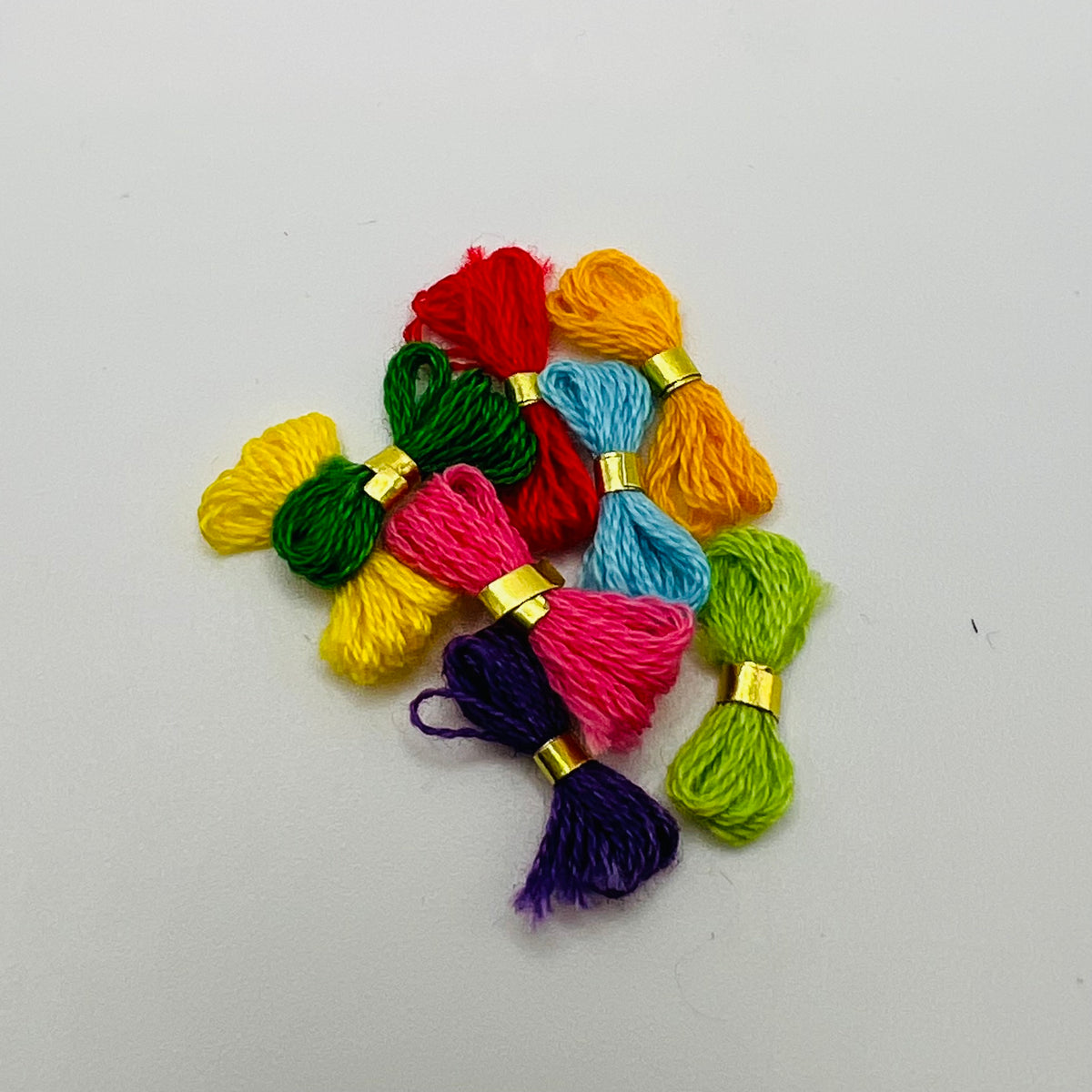 8 packs of Threads - Random Colours - 1/12 Scale Dollhouse Miniature ...
